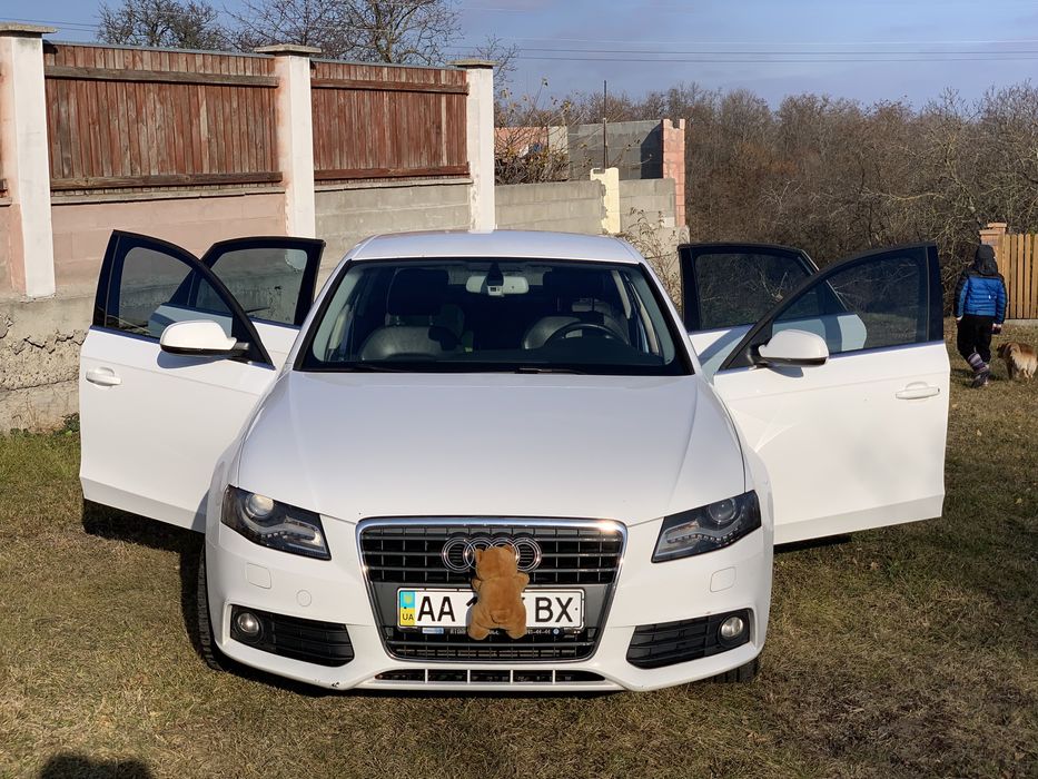 Audi a4 2011 года, без аварій. Офіціал. Бралась в Україні.