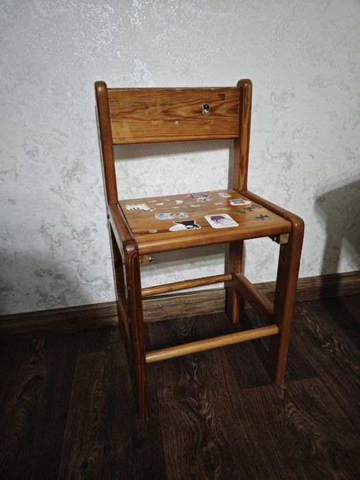 Стіл дитячий зі стільцями