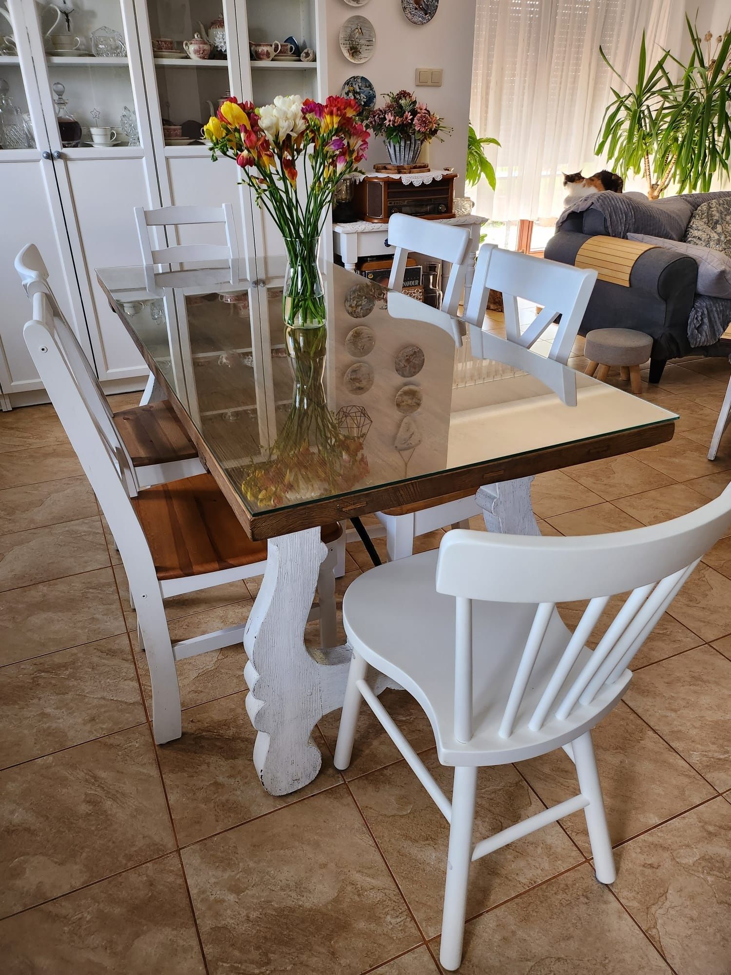 Stół stylowy po renowacji z szybą bezpieczną blat Teak