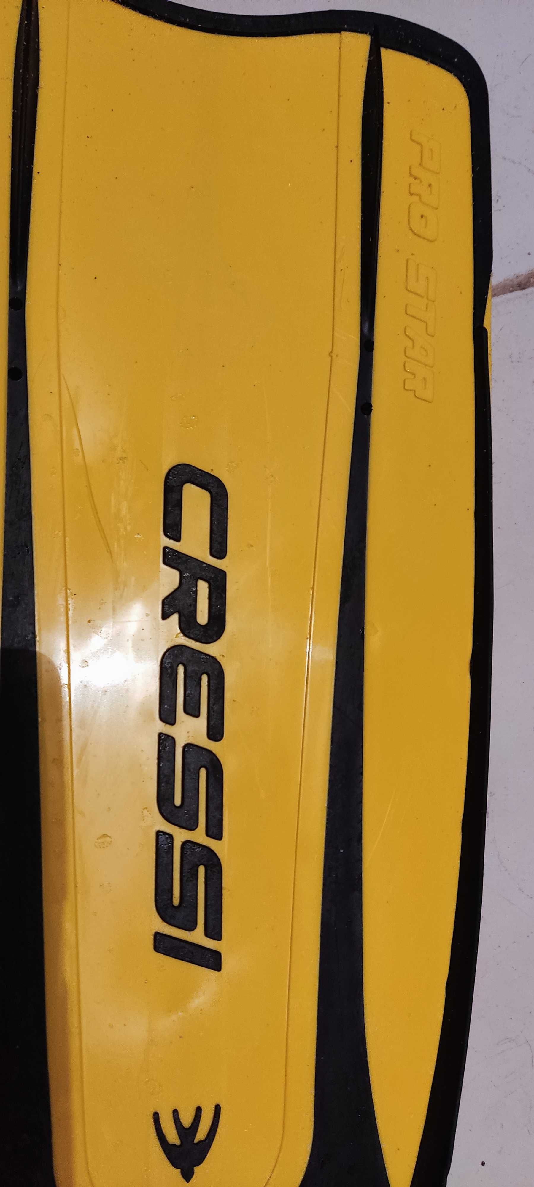 Barbatanas cressi-sub de calcanhar fechado n° 37/38 mad in Itália 20€