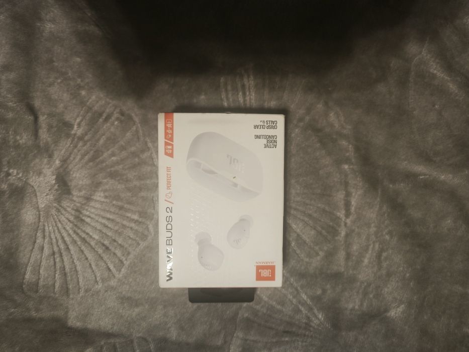 Nowe, białe słuchawki JBL WAVE BUDS 2