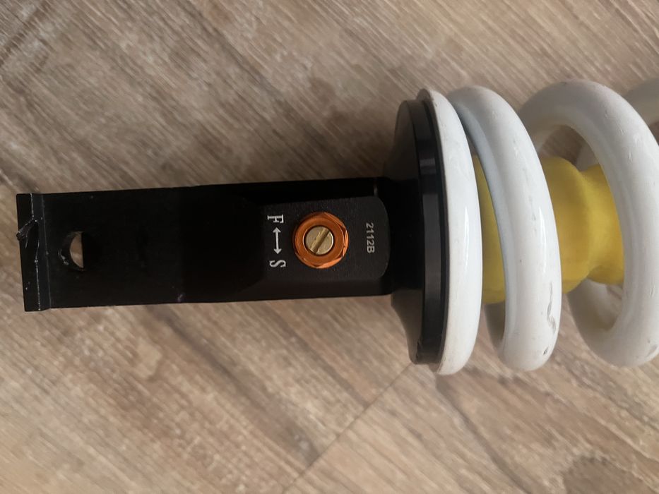 Амортезатор на мотоцикл