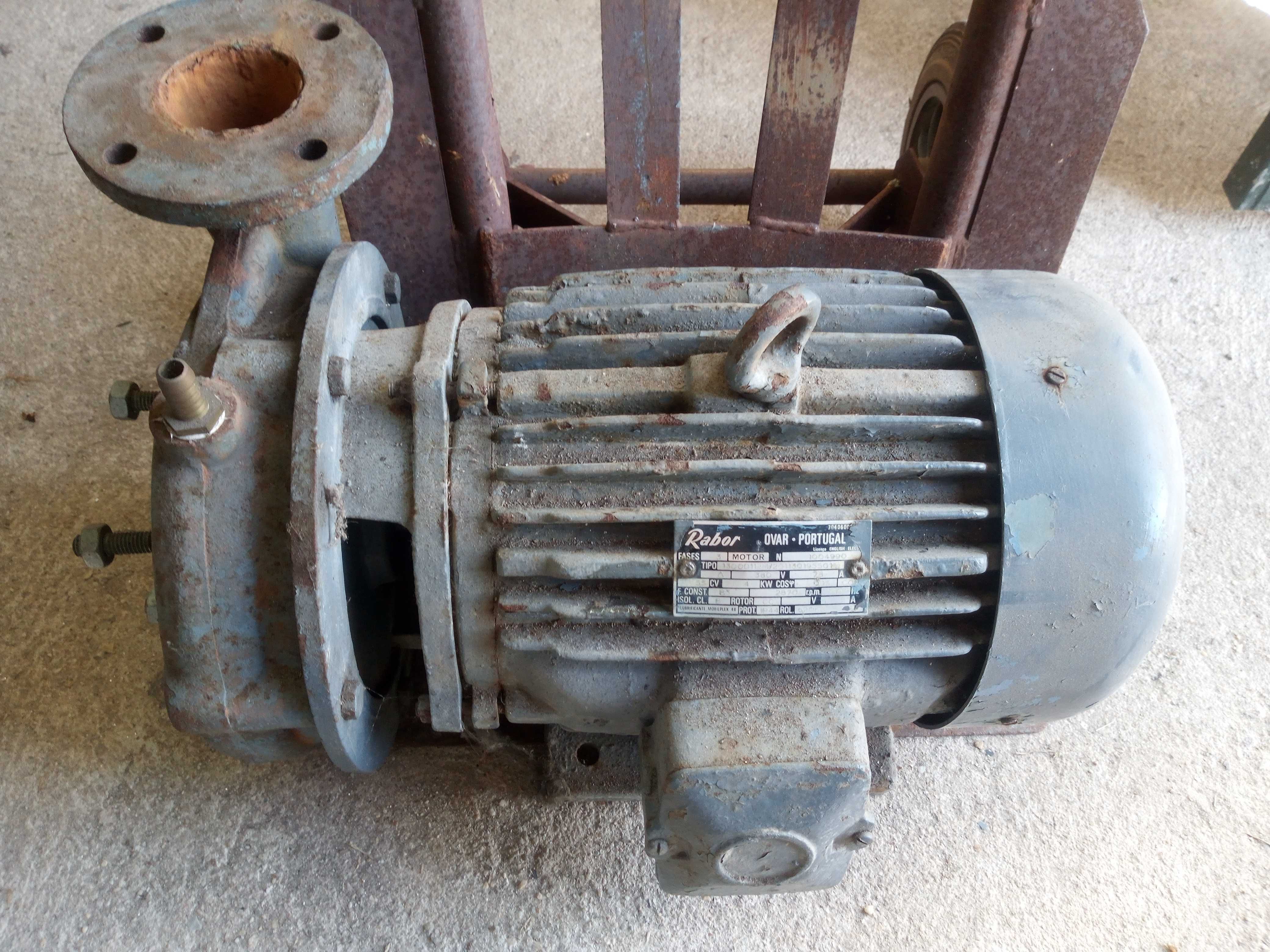 Motor de tirar Água