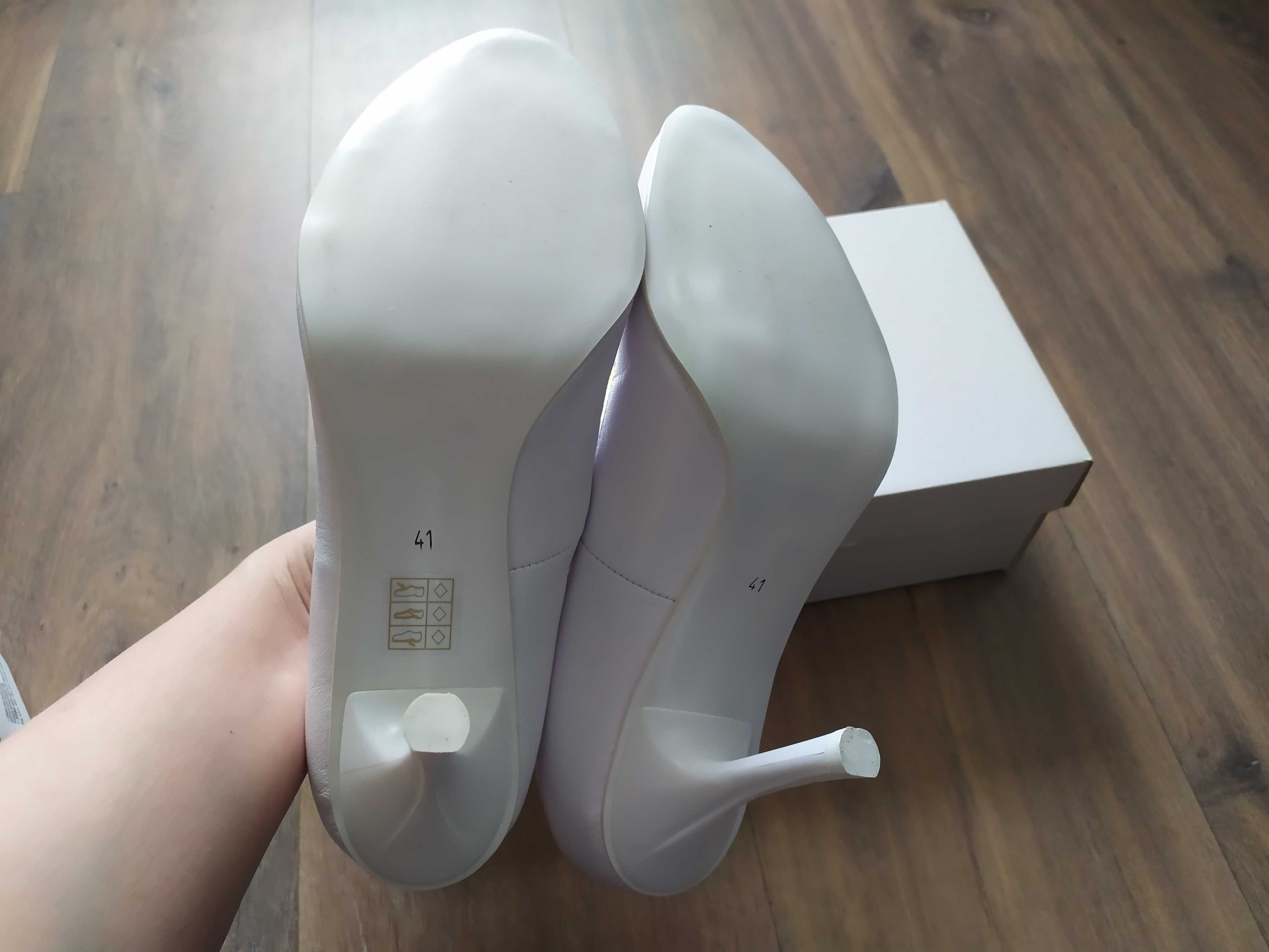 Nieużywane buty Witt białe slubne - 41 Powystawowe model 107 czółenka