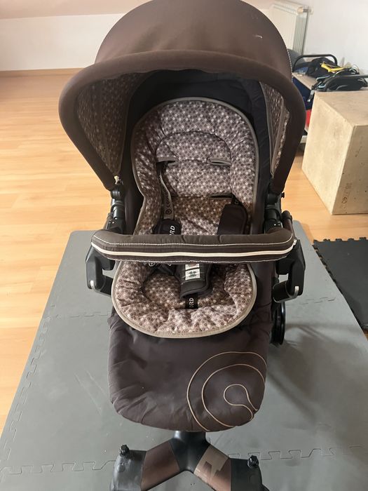 Carrinho de bebé com ovinho e sistema de Isofix