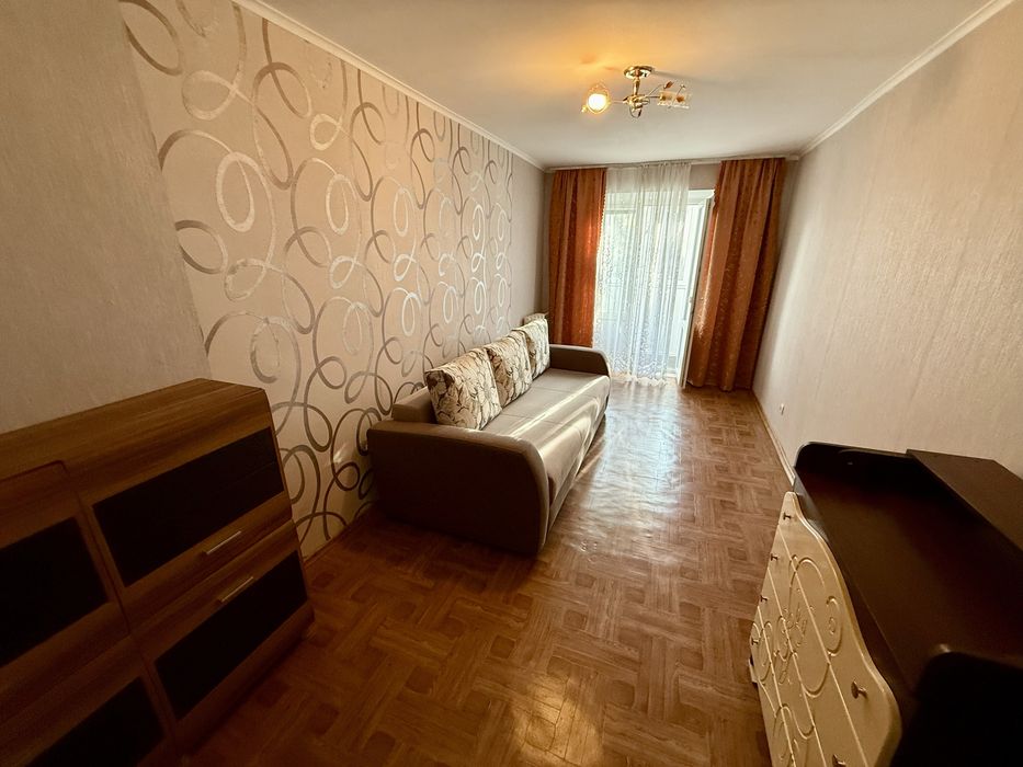 Двухкомнатная студия с ремонтом в Лесках.2/5 кирпич.