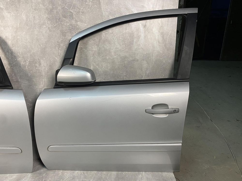 Дверьки двері двери Opel Zafira передні двері передння Опель Зафіра Б