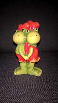 figurka dwie zakochane żaby ceramika