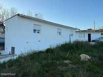 Moderna Moradia T1 em Pombal com Jardim e Terraço