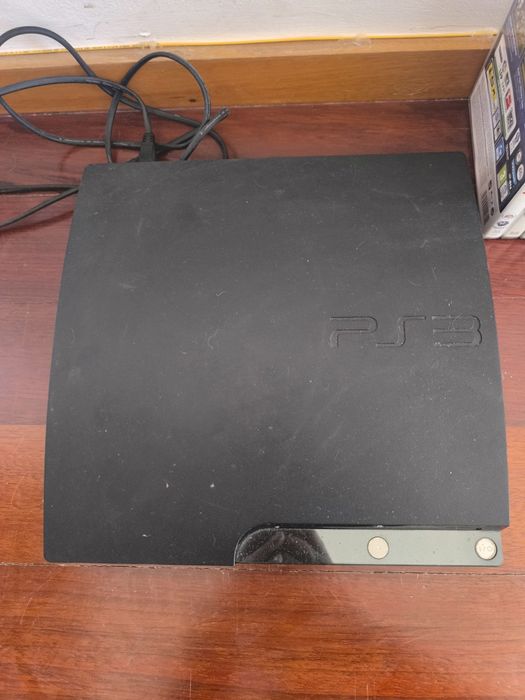 Ps3 com jogos e comandos