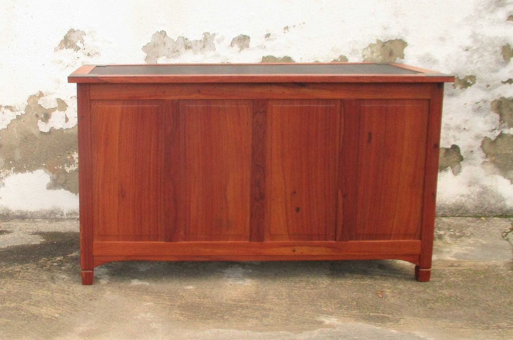 Antiga secretária em madeira de macacaúba