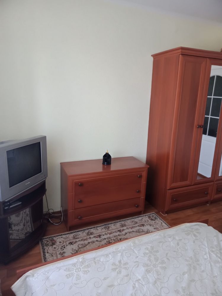 Продам 2-кімнатну квартиру з меблями