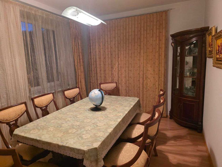 Продам двоповерховий будинок 260 кв м