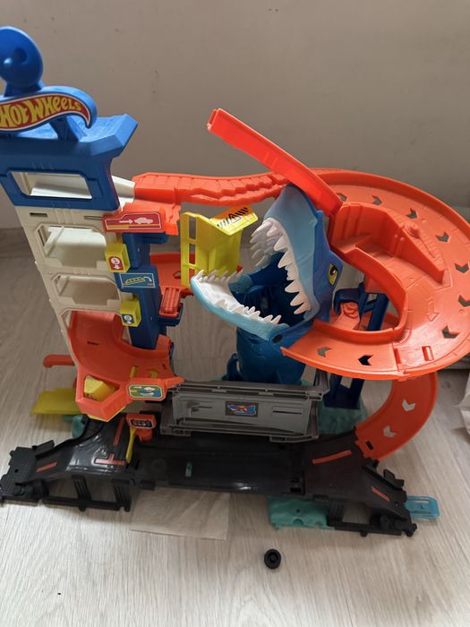 Трек хот вілз Втеча від лютоі акули