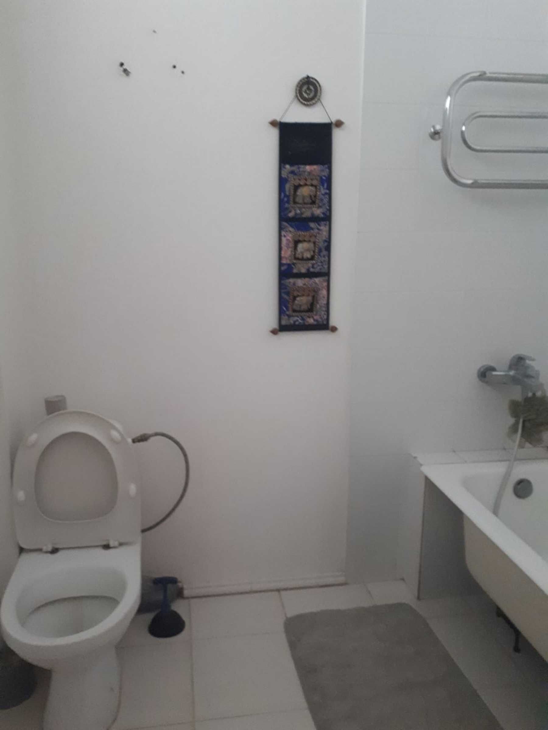 Продам 2 комнатную квартиру 50 м2 в центре,пр. Героев Харькова VI