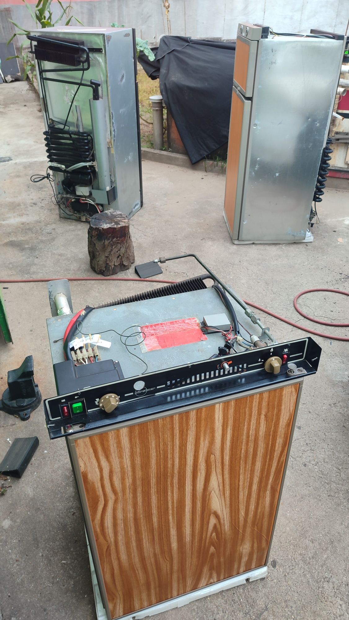 Frigorífico trivalente Dometic RMD 8505 automático