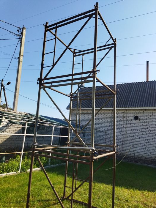 Риштування, будівельні ліса, вишка тура