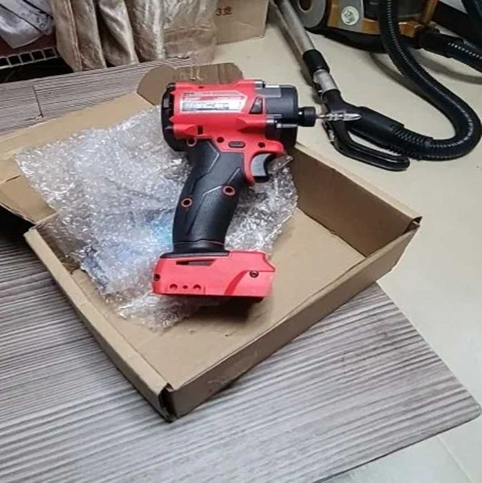 Импакт Milwaukee Brushless 18V — бесщёточный ударный шуруповёрт 300Н/м