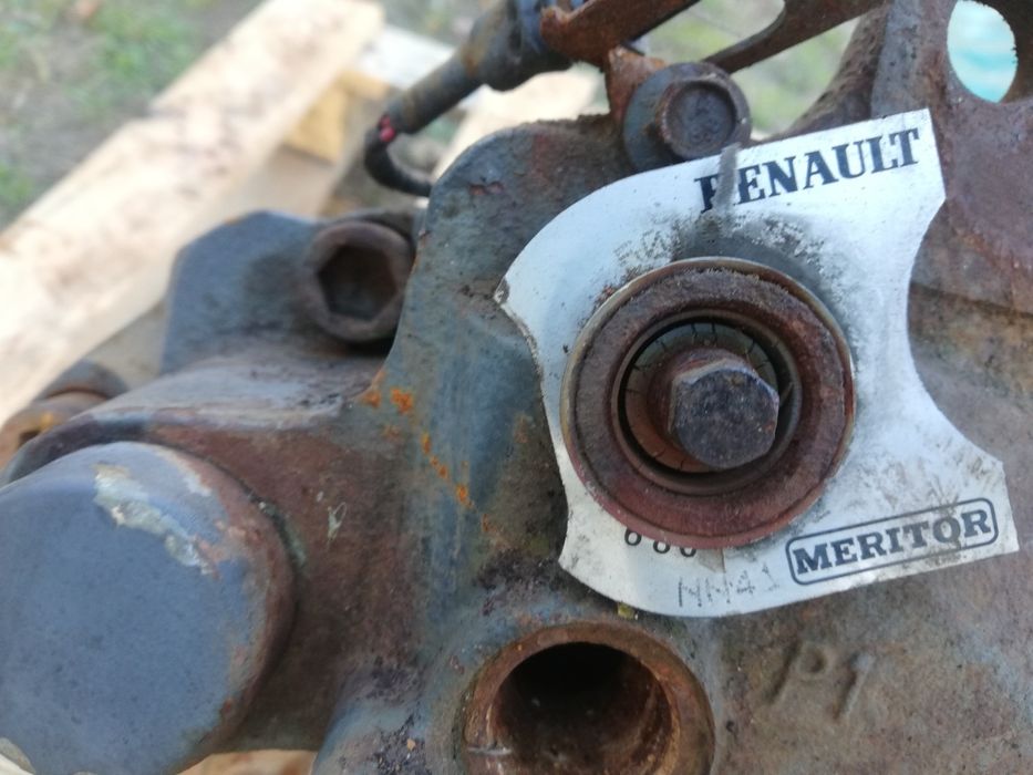 Zacisk docisk hamulcowy jarzmo Renault