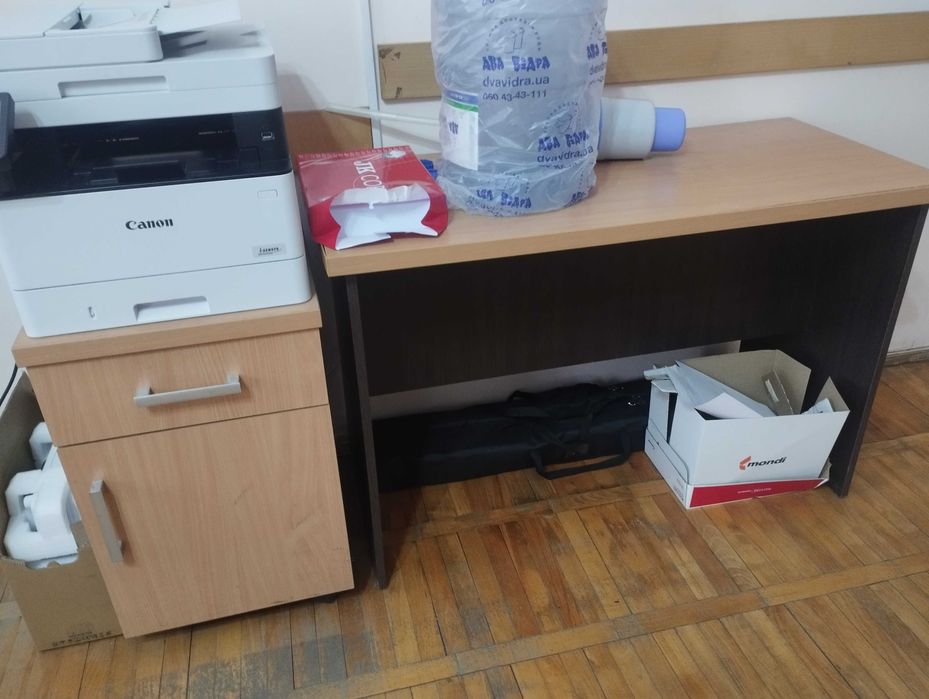 Меблі в офіс стіл шафа тумбочка