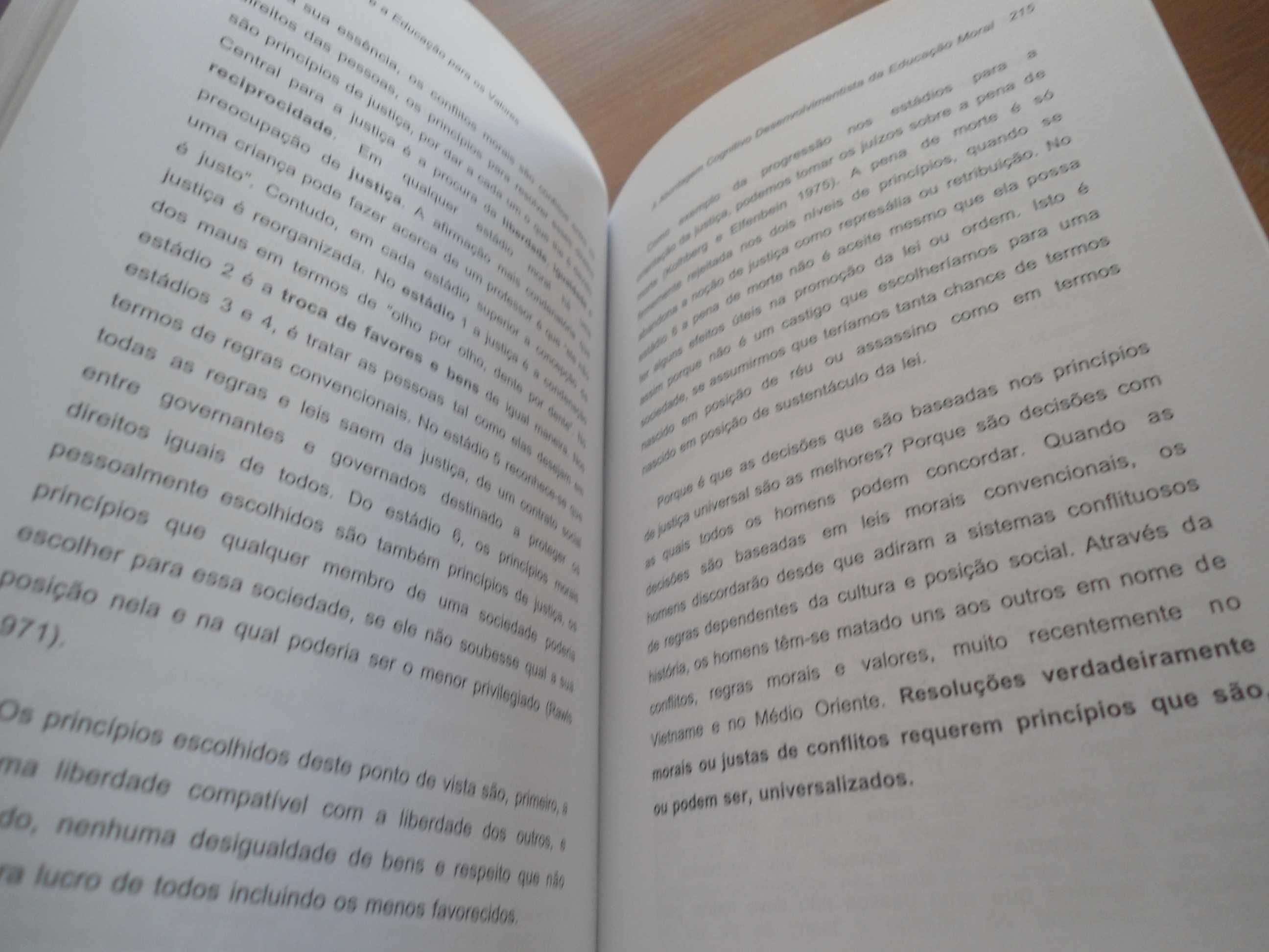 A Escola e a educação para os valores por Maria Odete valente