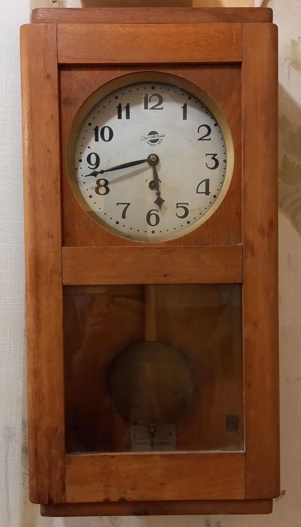 Деревянные старые настеные часы