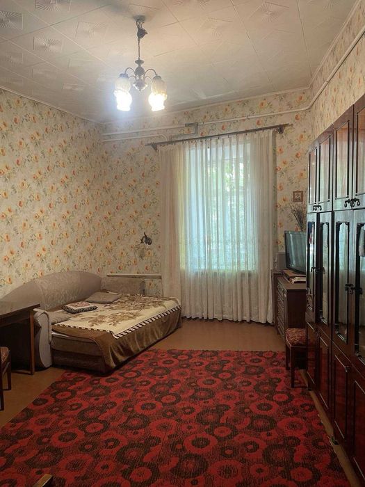 2к квартира на Молдаванке, рядом Михайловский сквер. Жилое!