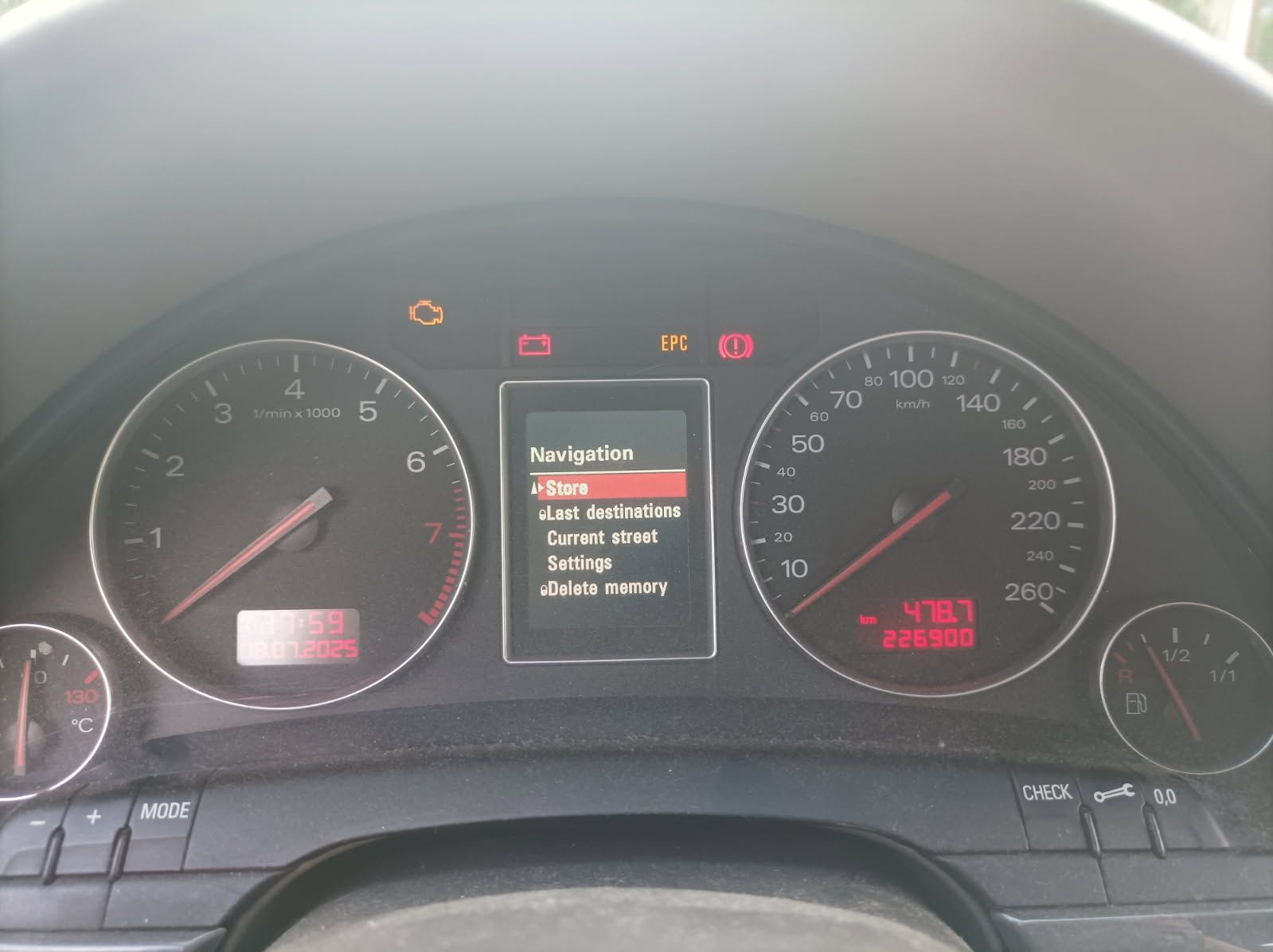 Audi a4b6 sedan 2.0benzyna/hak/klimatyzacja