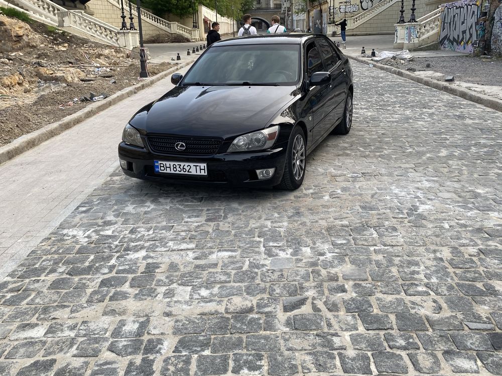 Lexus is 200 1999 2.0
