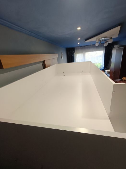 Łóżko, antresola z biurkiem