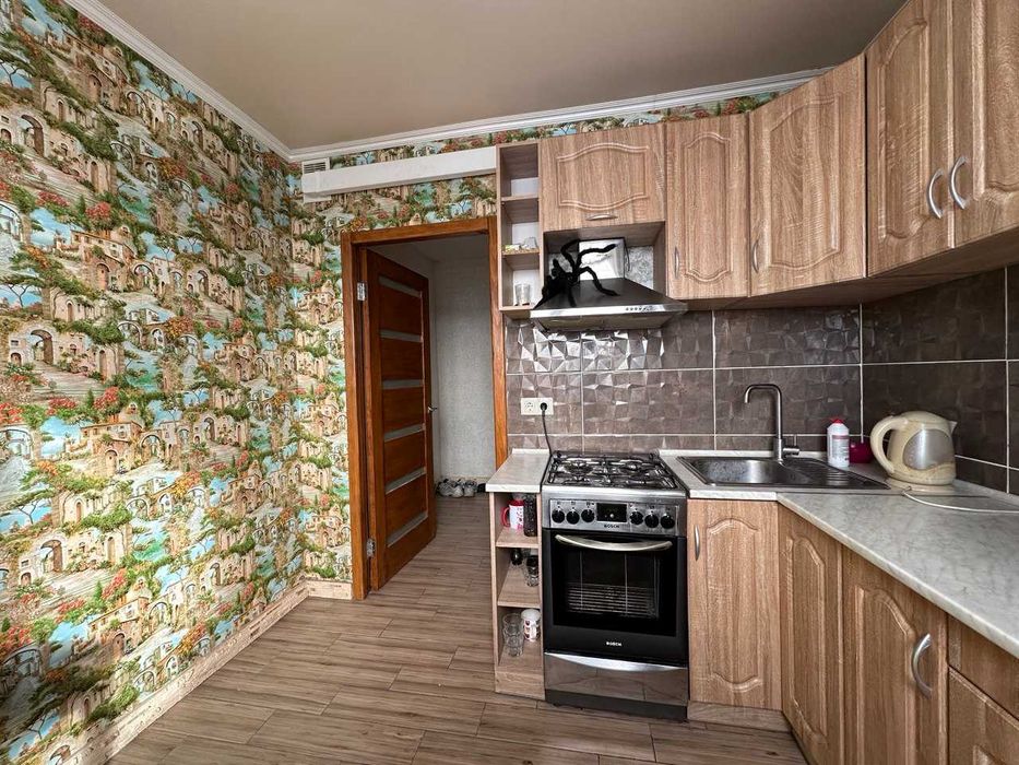 Продаж трикімнатної квартири в Києві, з ремонтом та меблями