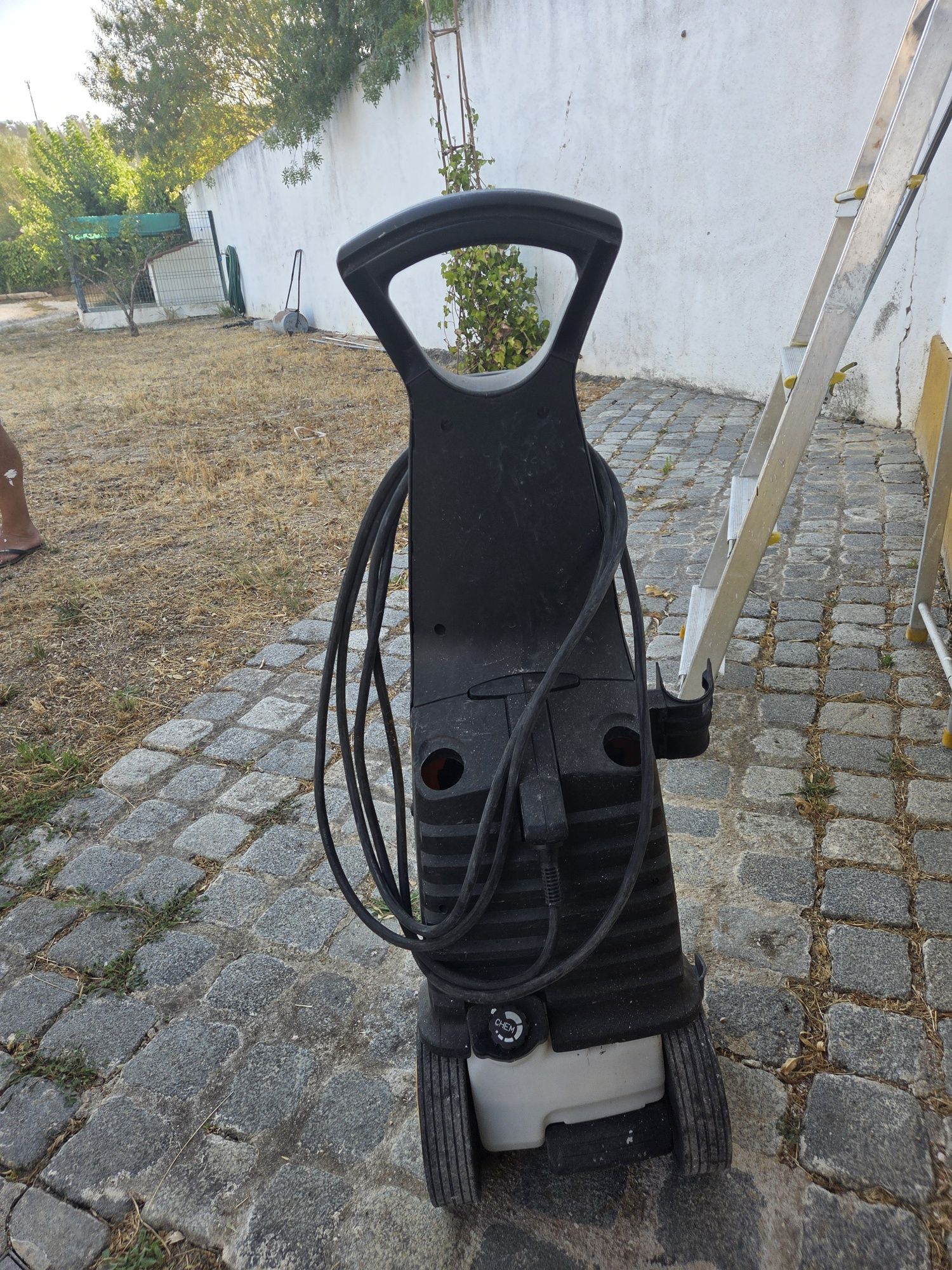 Maquina de lavar a pressão Karcher (avariada]