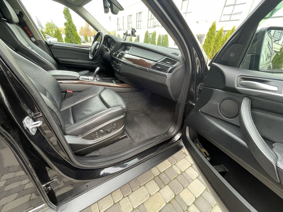 Автомобіль BMW X5