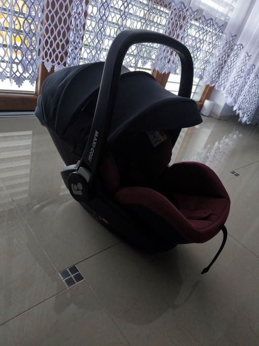 Fotelik Maxi Cosi marable z bazą ISOFIX