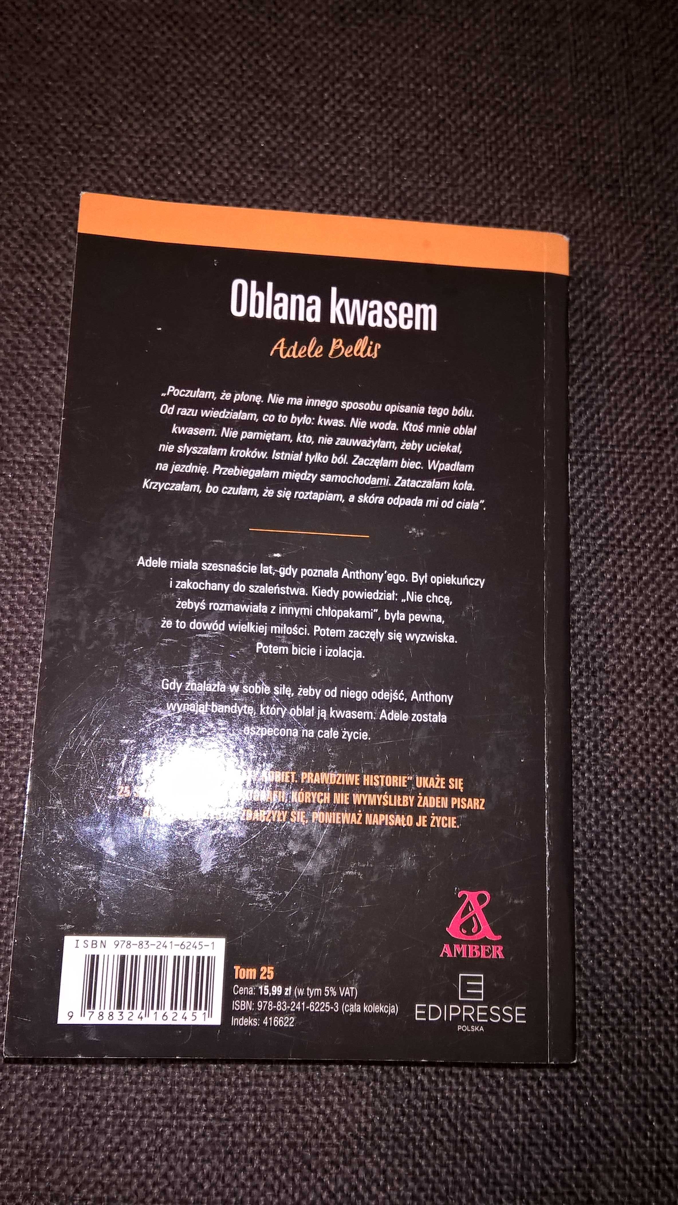 Oblana kwasem - Adele Bellis