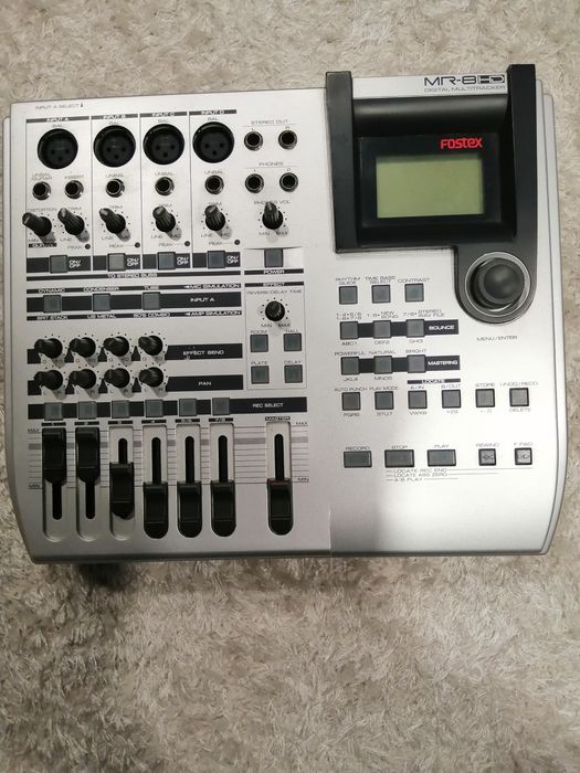 Mesa digital e gravador Fostex MR-8HD