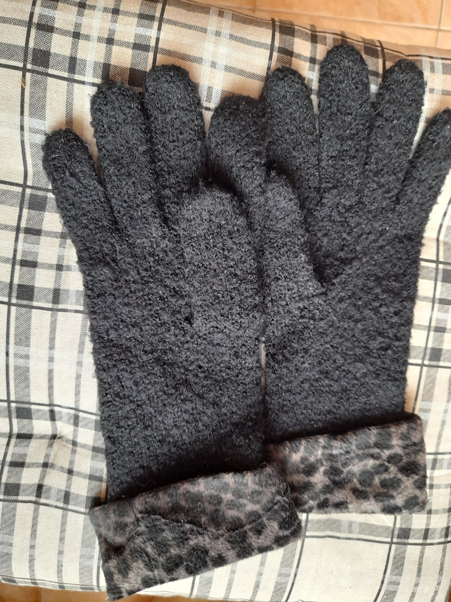 Черные женские перчатки