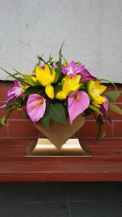 Bukiet/dekoracja/kompozycja na cmentarz i nie tylko