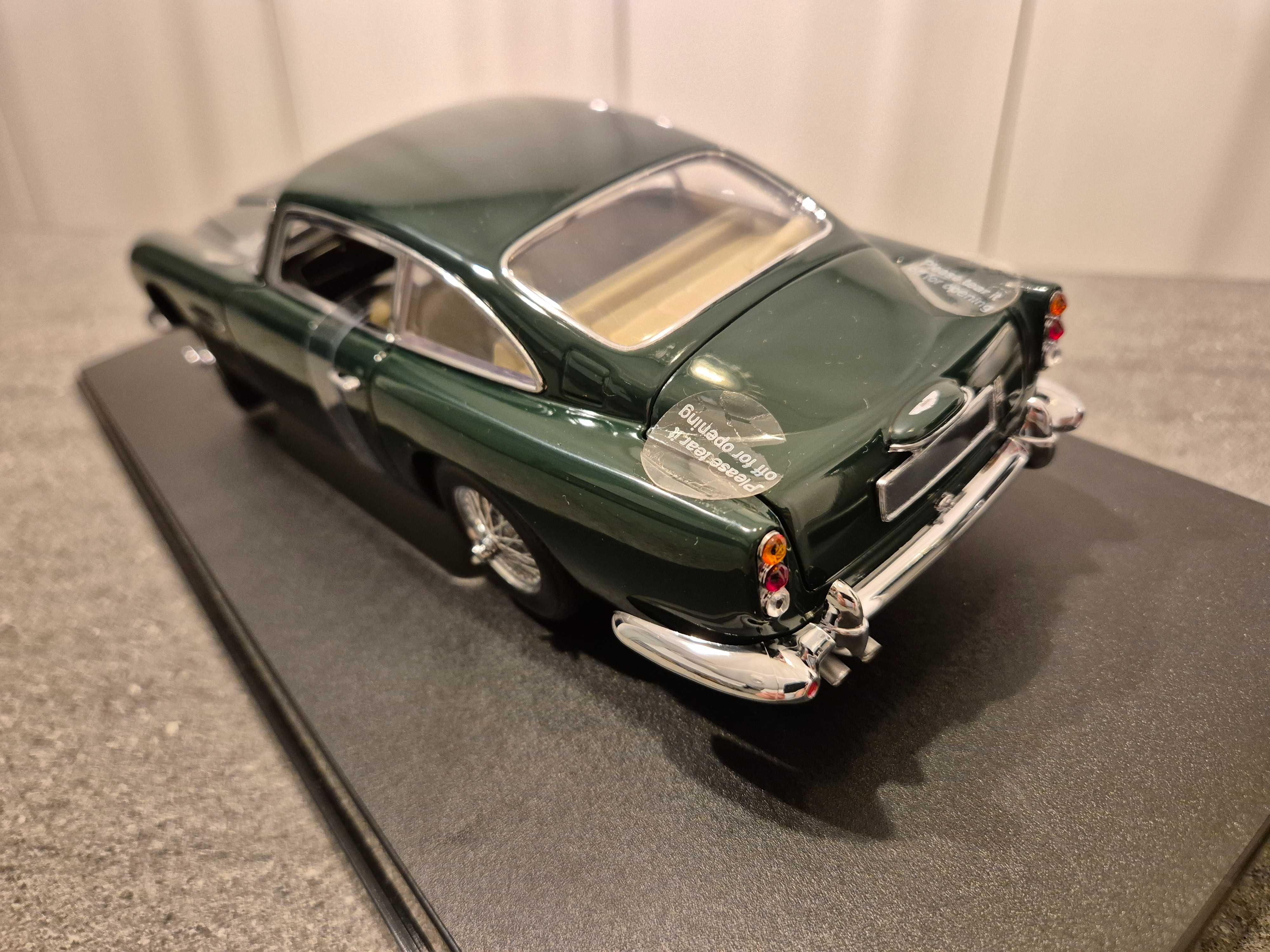 Aston Martin DB5 1:18 AUTOart nowy
