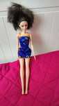 Lalka Barbie w sukience w motyle