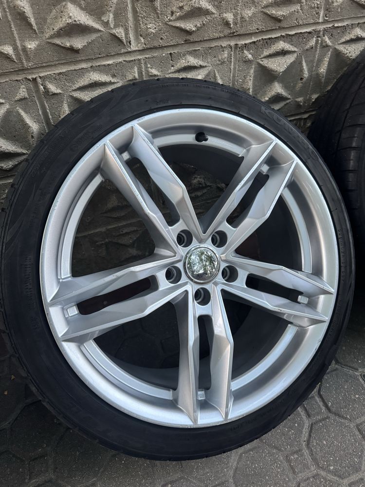 Felgi 19 wzór RS3 5x112 z oponami.