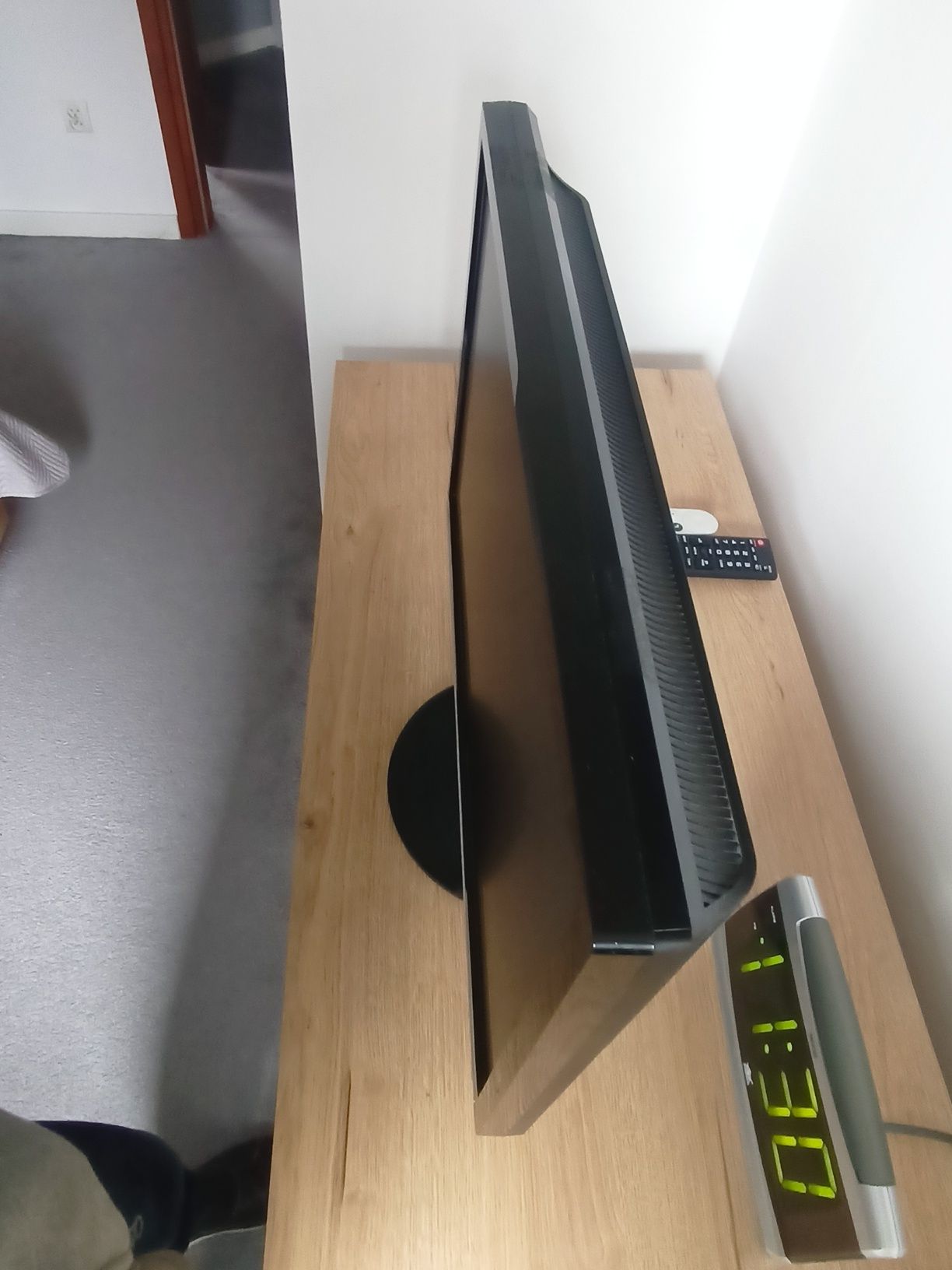 Monitor Asus VW221 21,6 cala z przejściówką HDMI