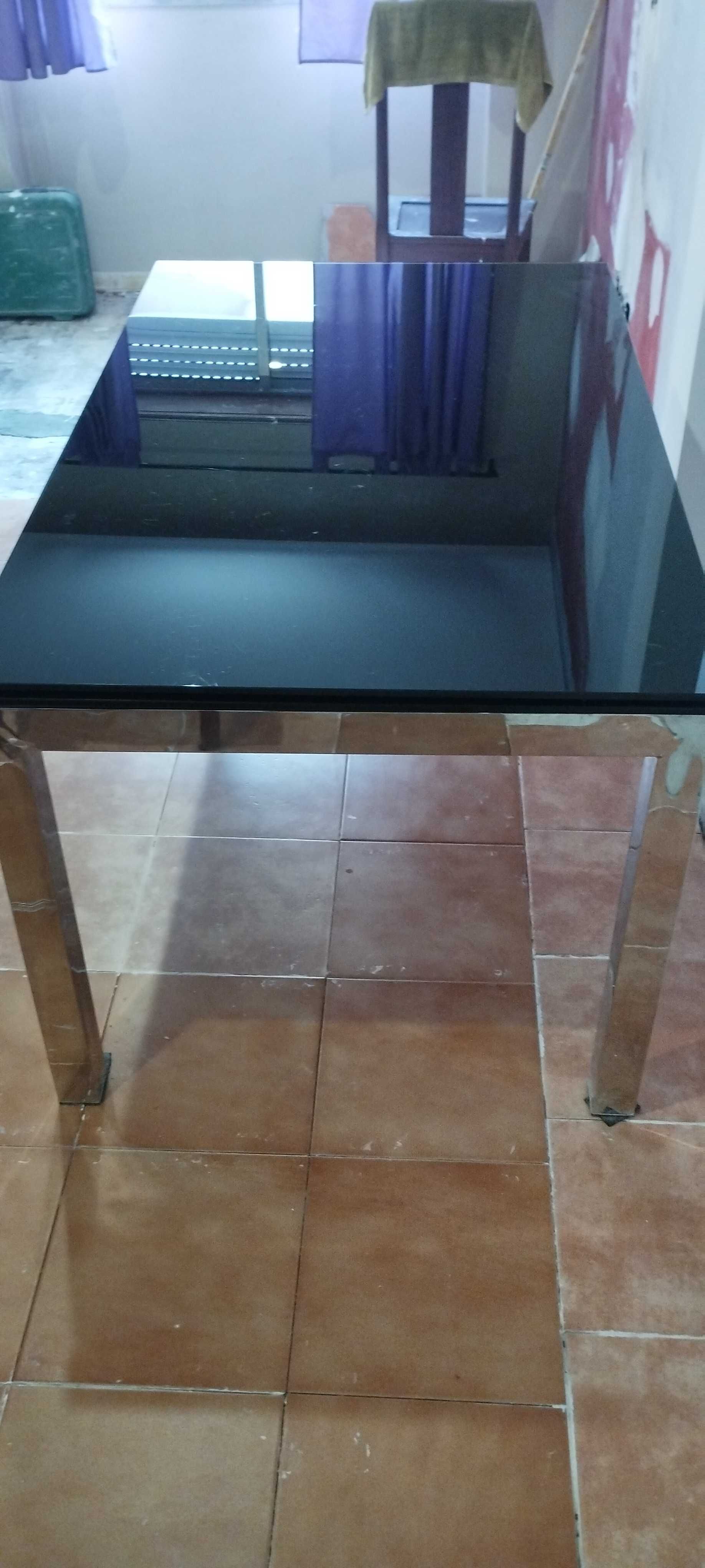 Mesa de vidro preto
