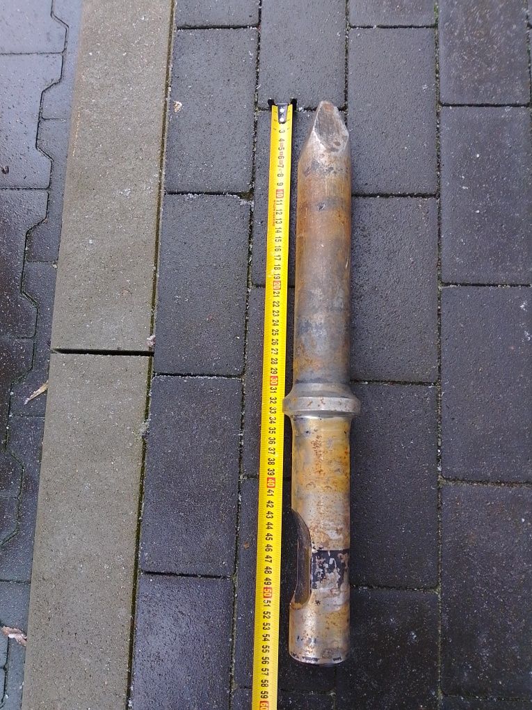 Grot młota hydraulicznego koparka