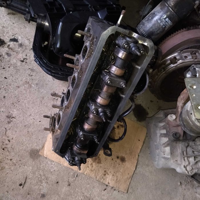 wałek podpora wtryski zawory pokrywa wlew oleju  vw t4 abl 1.9td