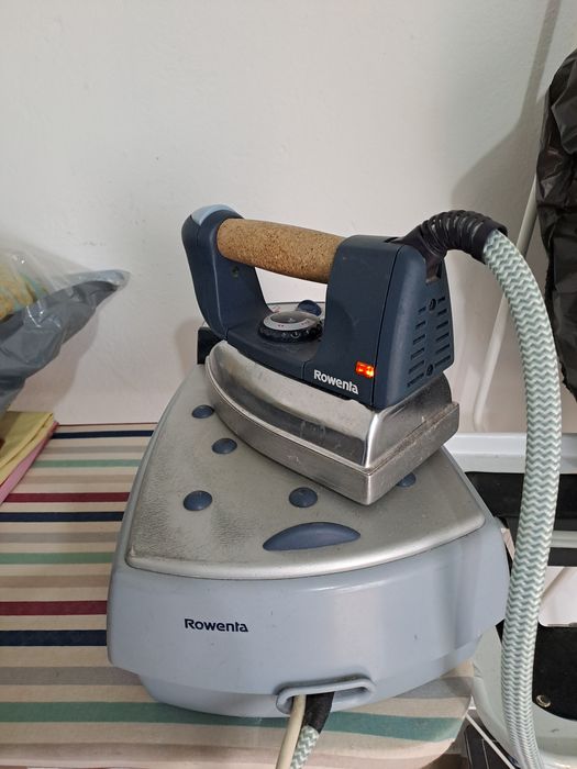 Ferro de engomar c/caldeira Rowenta