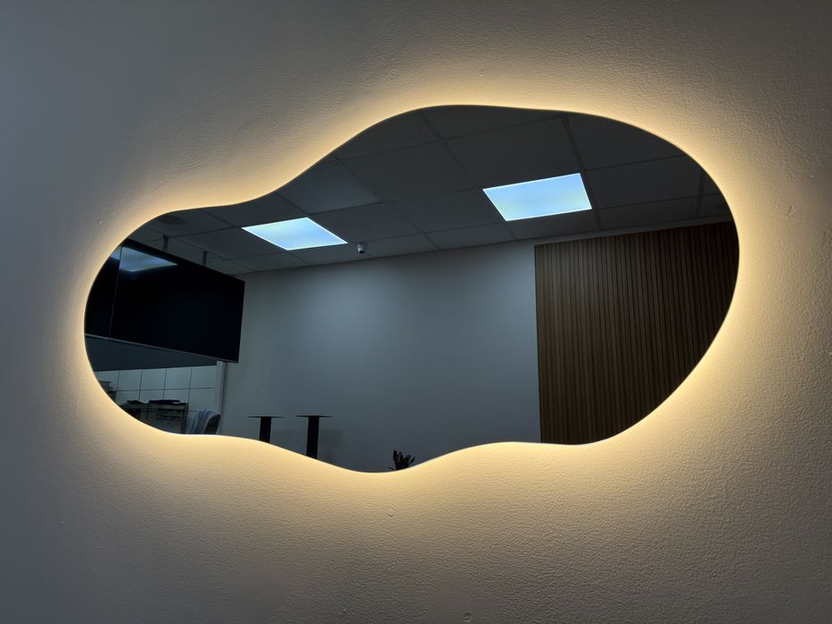 Дзеркало з підсвіткою / зеркало