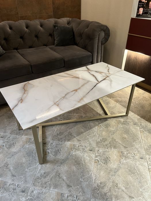 Журнальний, кавовий  стіл.