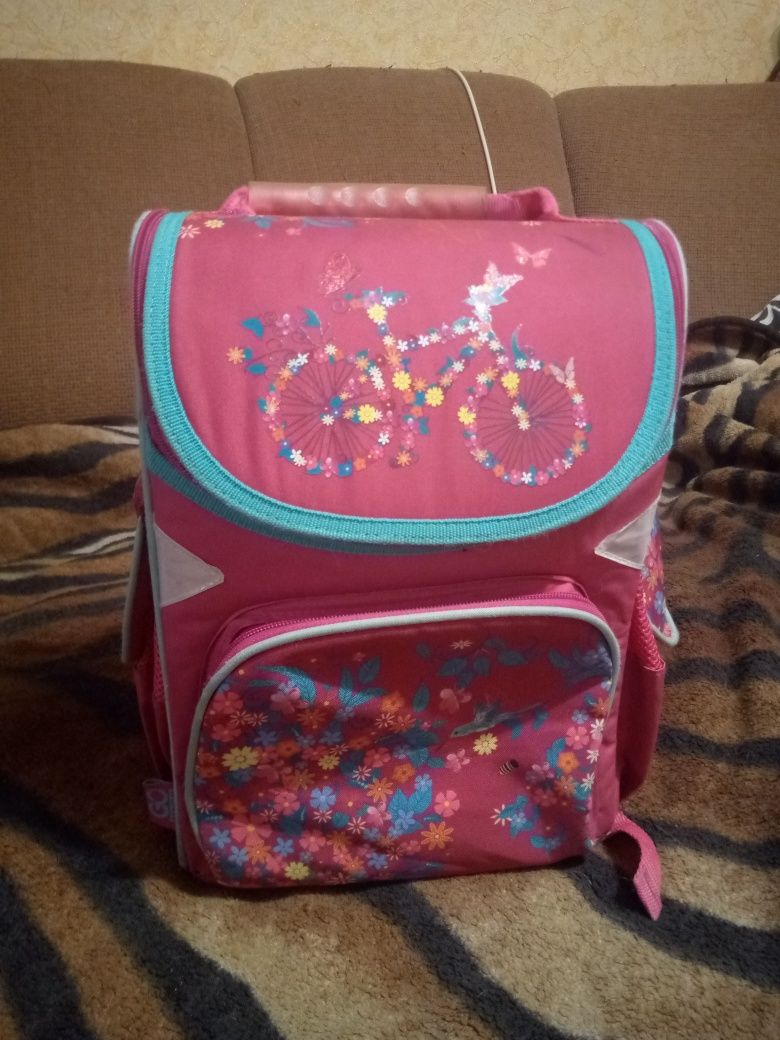 Каркасный школьный рюкзак GoPack от торговой марки Кайт GO18-5001S