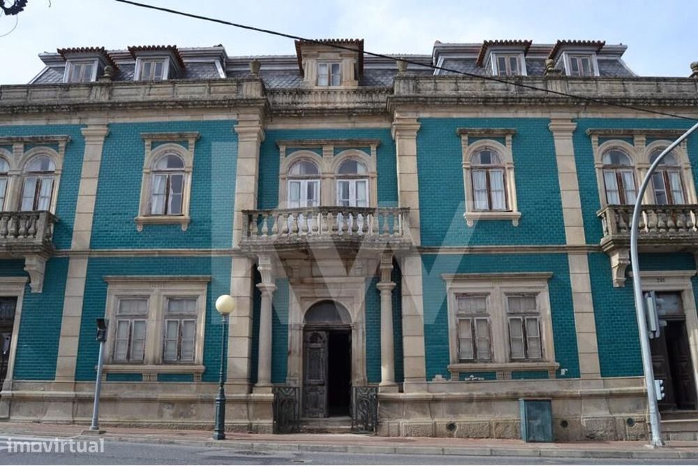 Palácio CASA GRANDE para Venda no Centro do Tortosendo do Sec. XX